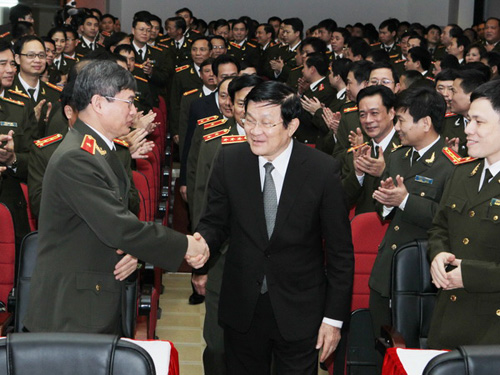 ประธานประเทศ เจืองเติ๊นซาง อำพวยปีใหม่เจ้าหน้าที่ตำรวจของทบวงหมายเลข๕กระทรวงรักษาความมั่นคงทั่วไป